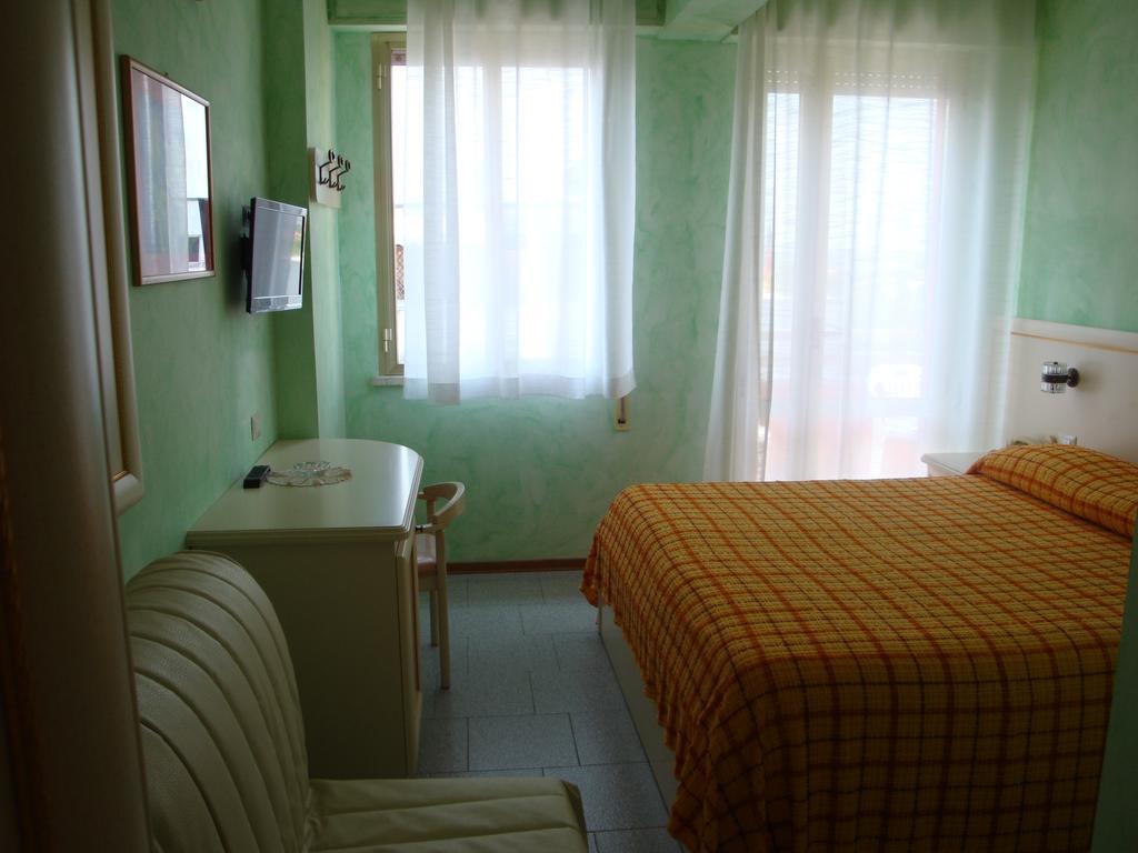 Hotel Prestigio Cesenatico Habitación foto