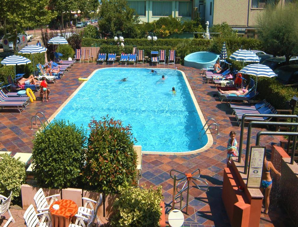Hotel Prestigio Cesenatico Exterior foto
