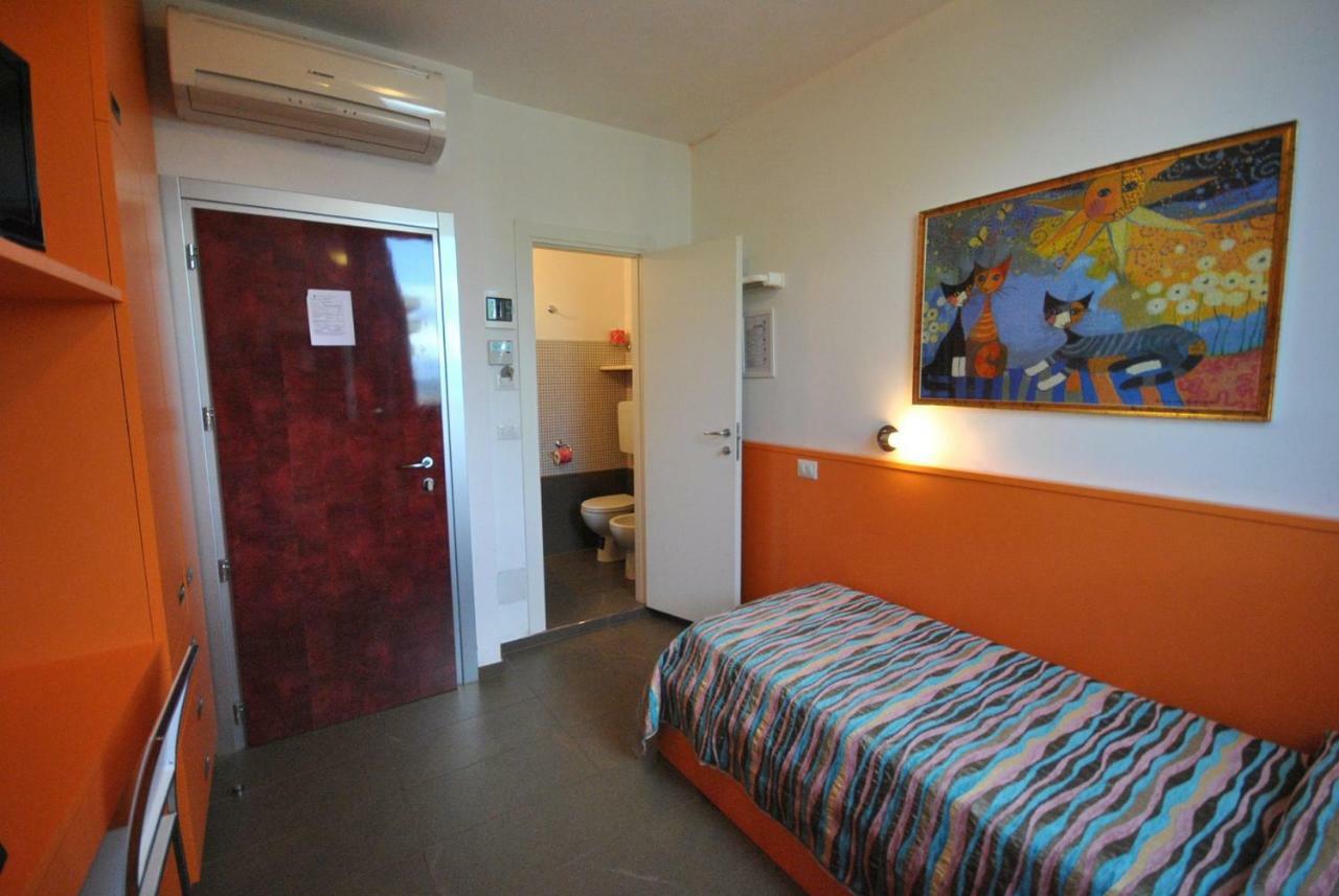 Hotel Prestigio Cesenatico Habitación foto