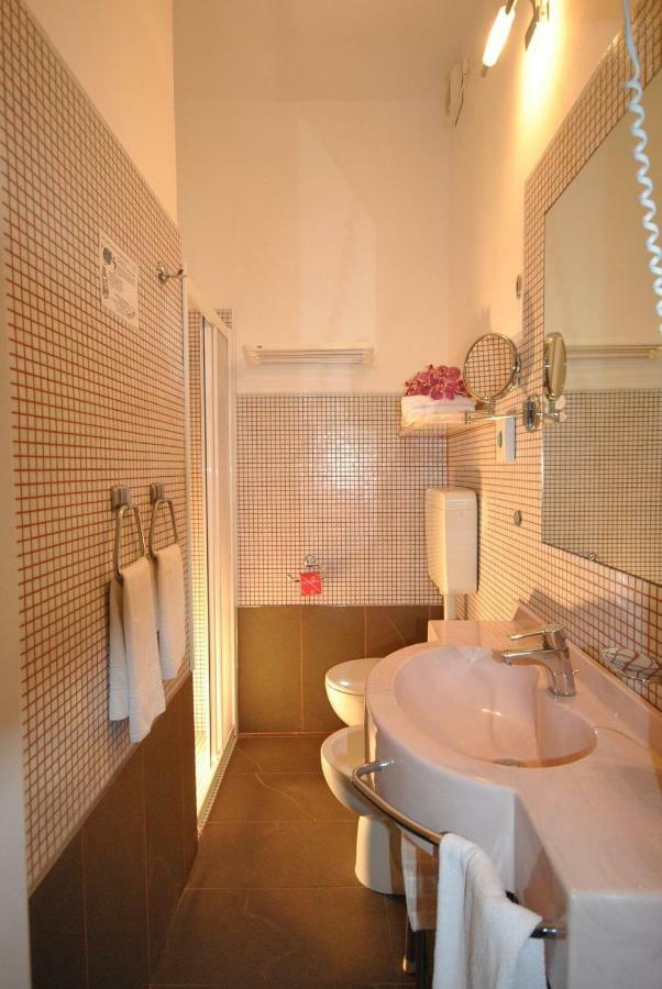 Hotel Prestigio Cesenatico Habitación foto